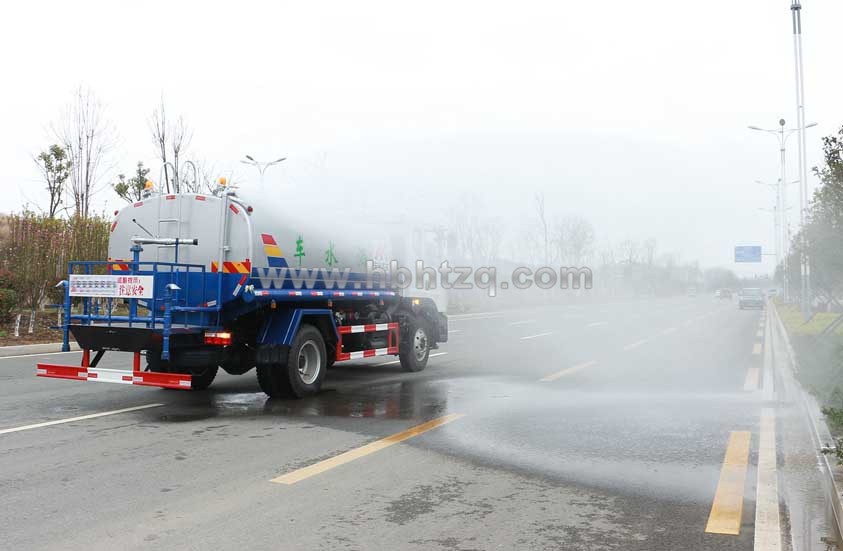 東風專底12噸灑水車高位花灑圖片.jpg