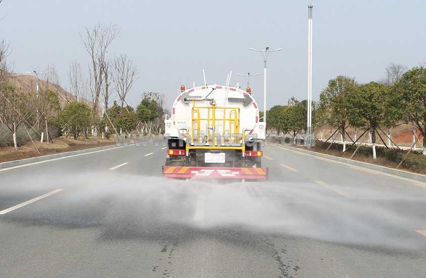 福田歐馬可12噸灑水車后灑圖片.jpg