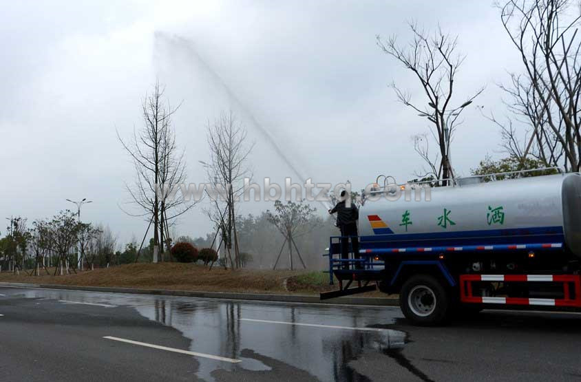 東風(fēng)D9  12噸灑水車綠化高炮圖片.jpg