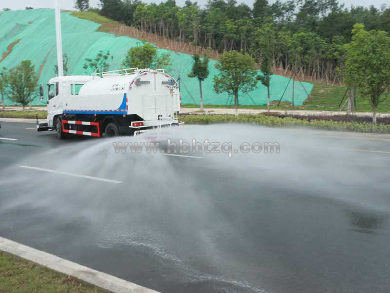 天錦路面高壓清洗車(chē)低壓后灑實(shí)拍